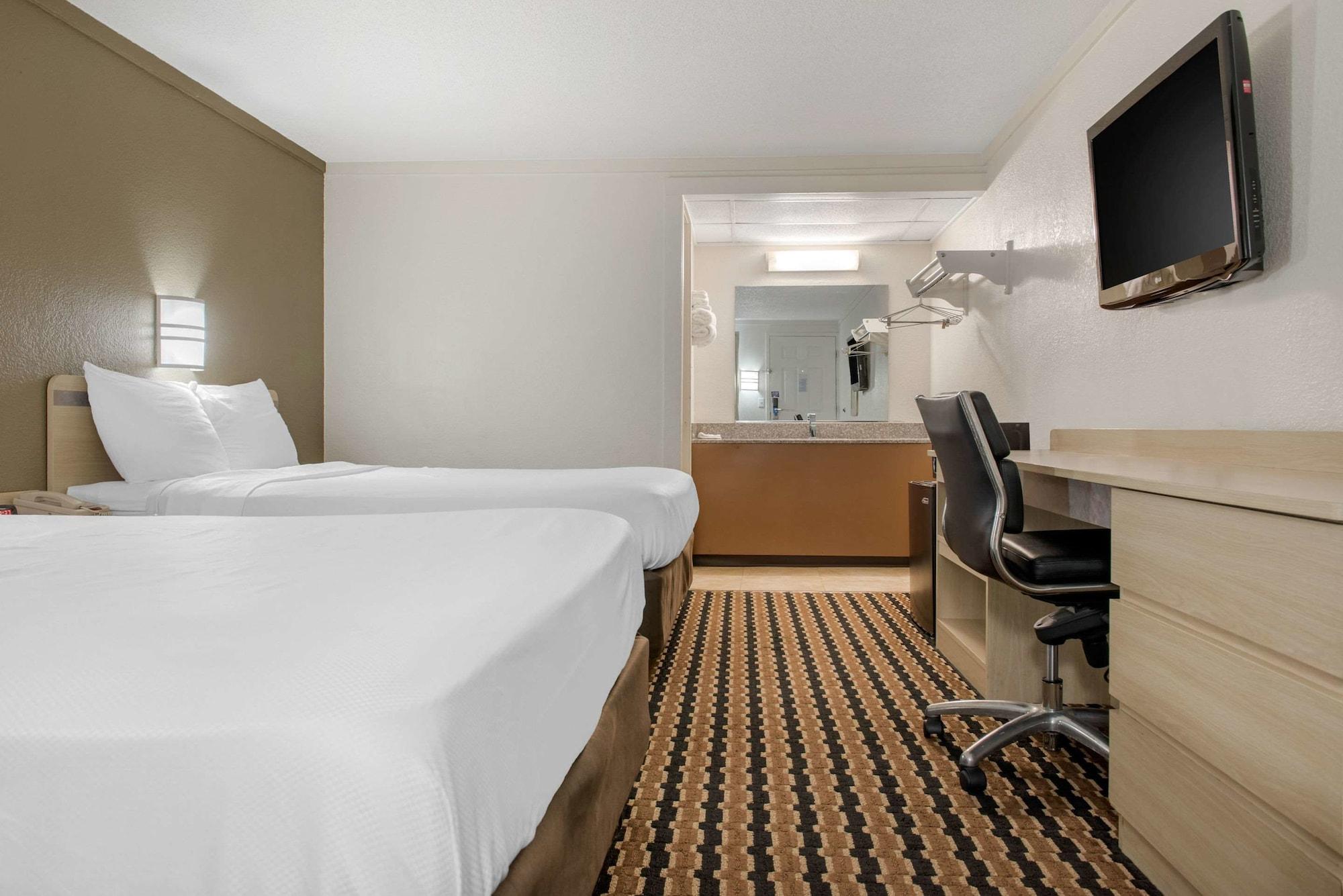 Rodeway Inn Шаронвилл Экстерьер фото