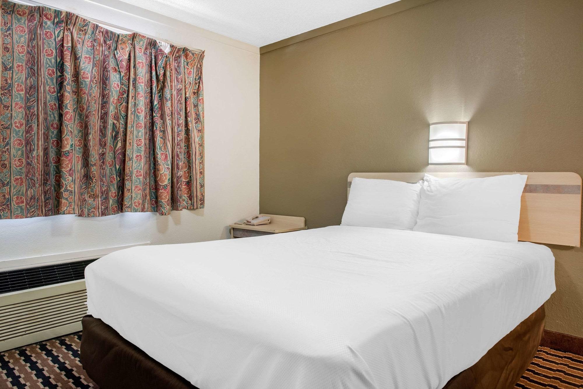 Rodeway Inn Шаронвилл Экстерьер фото