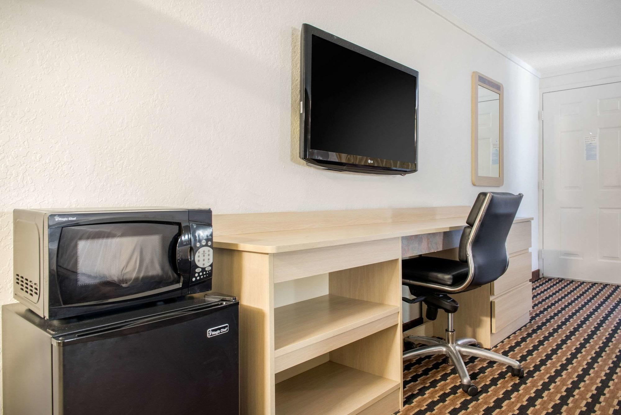 Rodeway Inn Шаронвилл Экстерьер фото