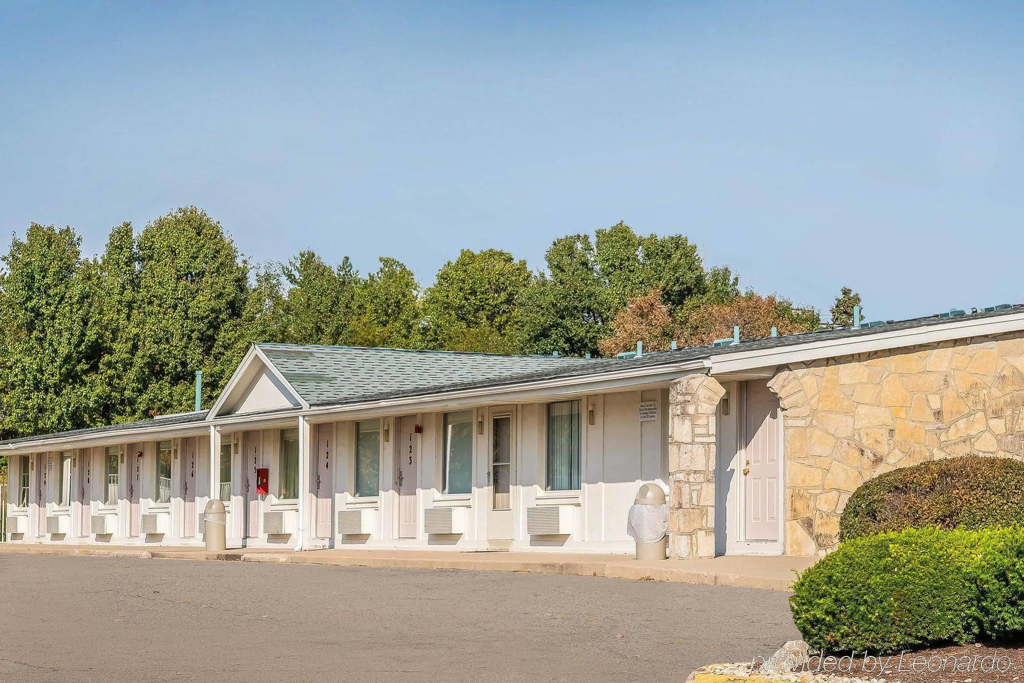 Rodeway Inn Шаронвилл Экстерьер фото