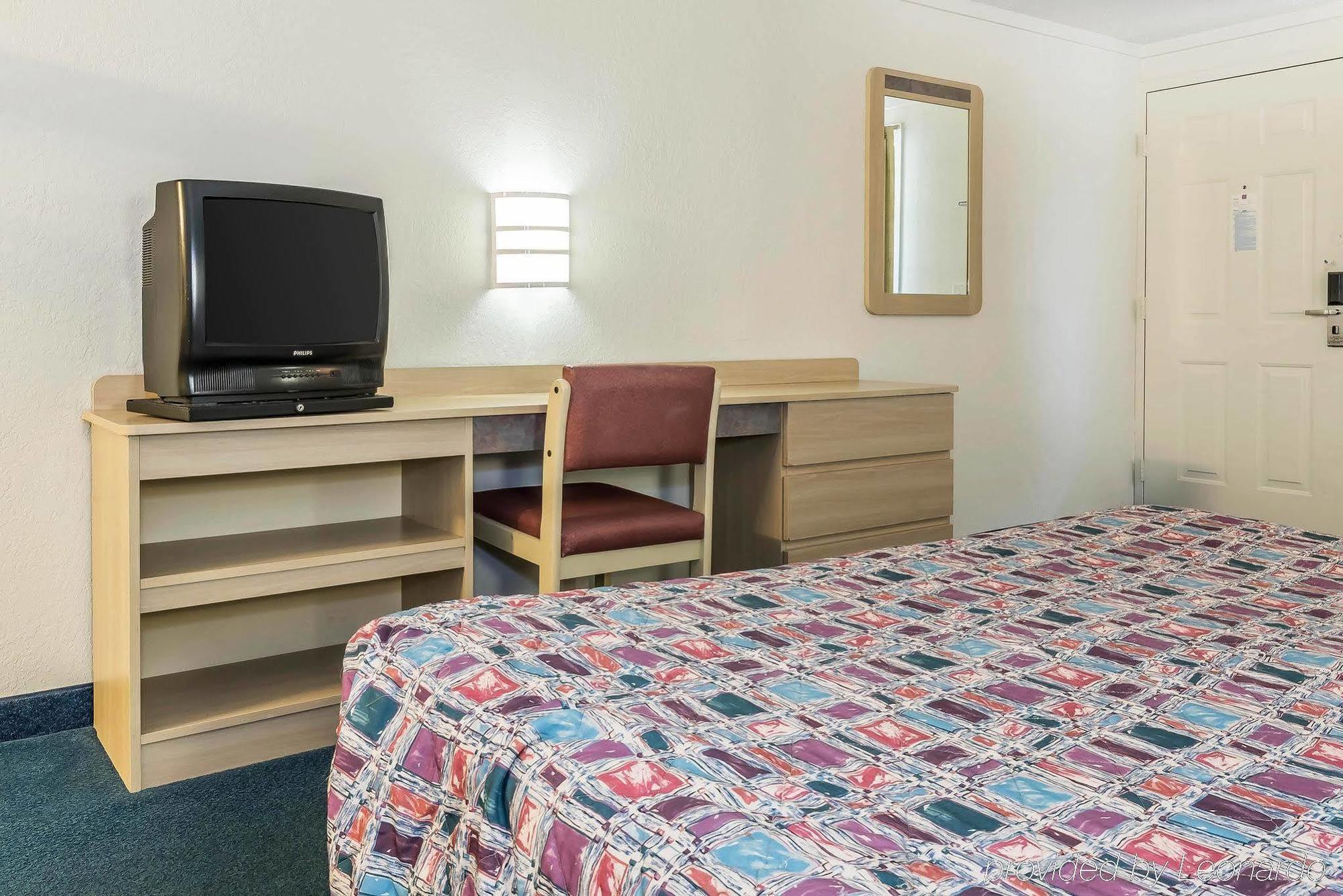 Rodeway Inn Шаронвилл Экстерьер фото