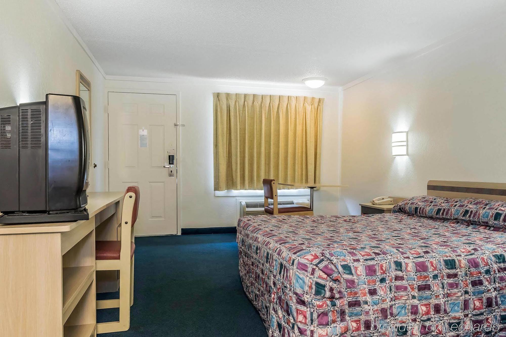Rodeway Inn Шаронвилл Экстерьер фото