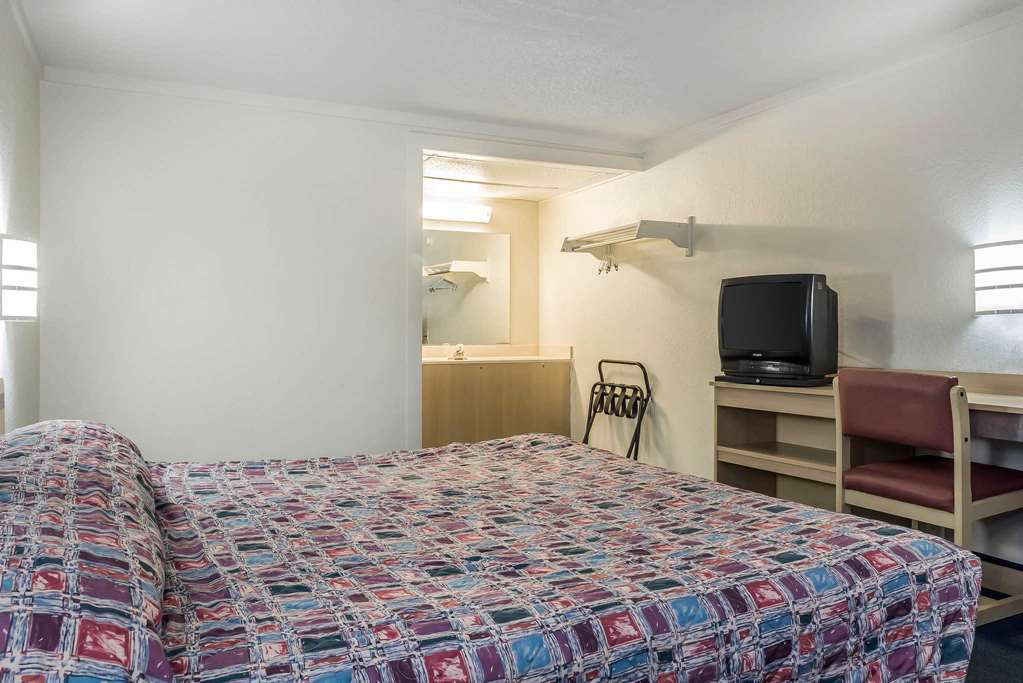 Rodeway Inn Шаронвилл Номер фото