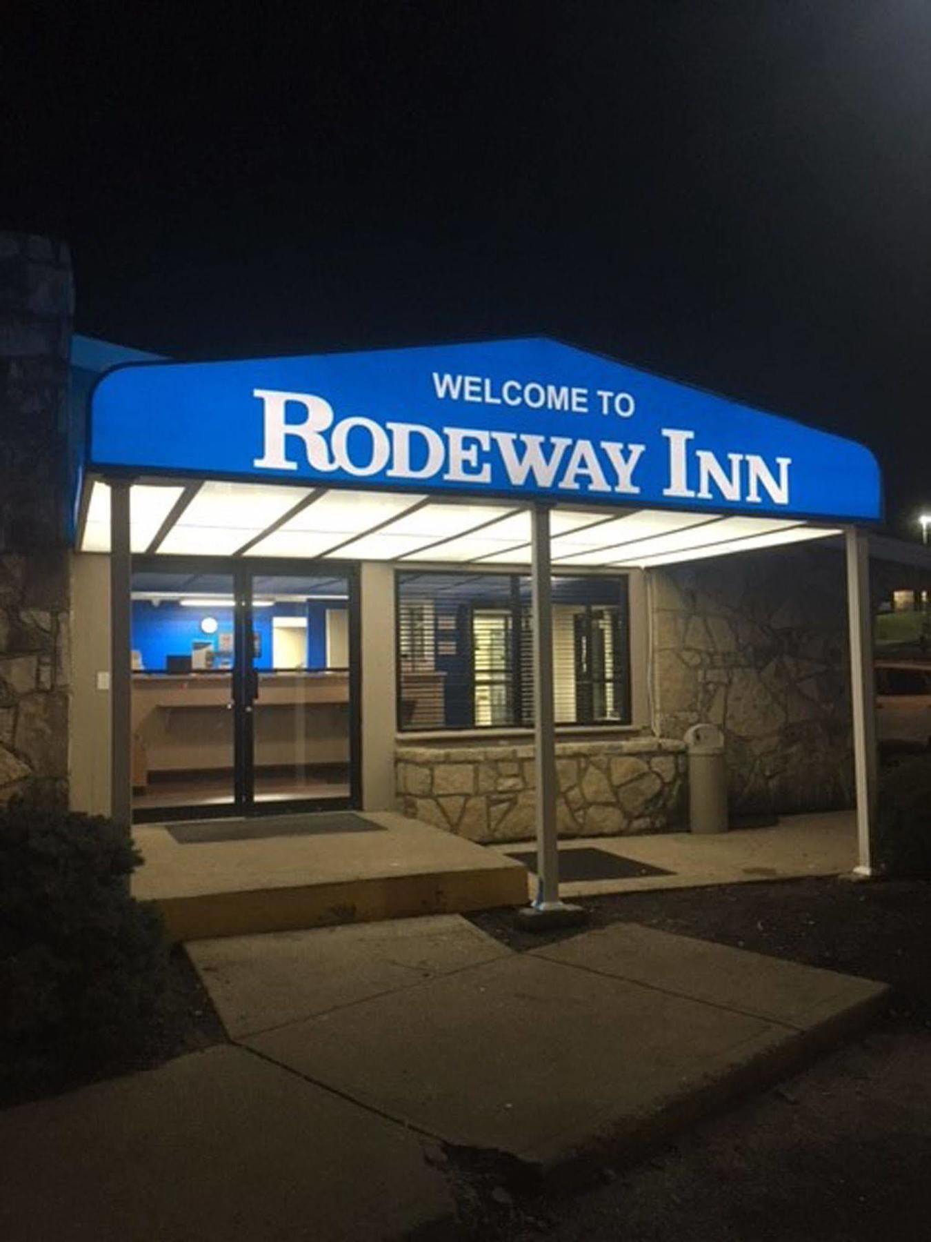 Rodeway Inn Шаронвилл Экстерьер фото