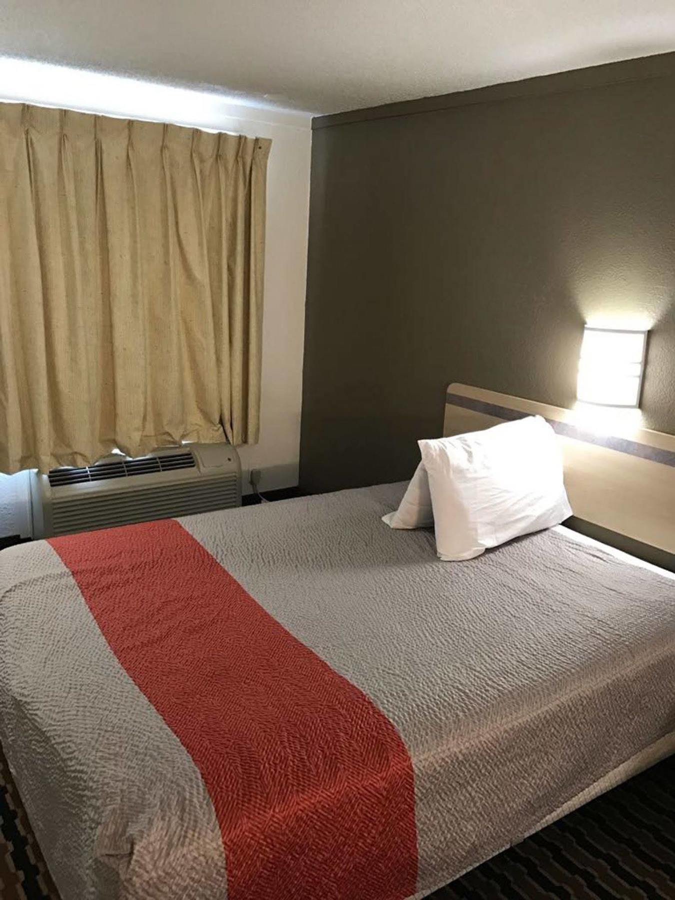 Rodeway Inn Шаронвилл Экстерьер фото