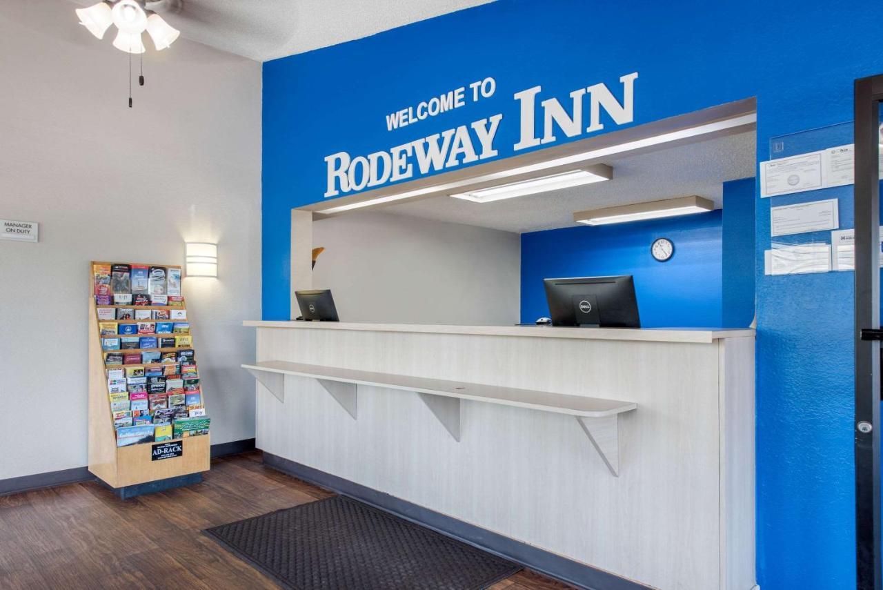 Rodeway Inn Шаронвилл Экстерьер фото