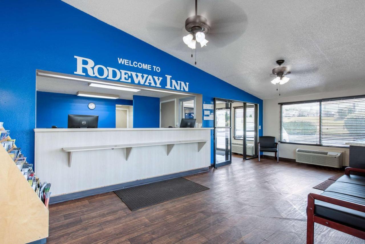 Rodeway Inn Шаронвилл Экстерьер фото